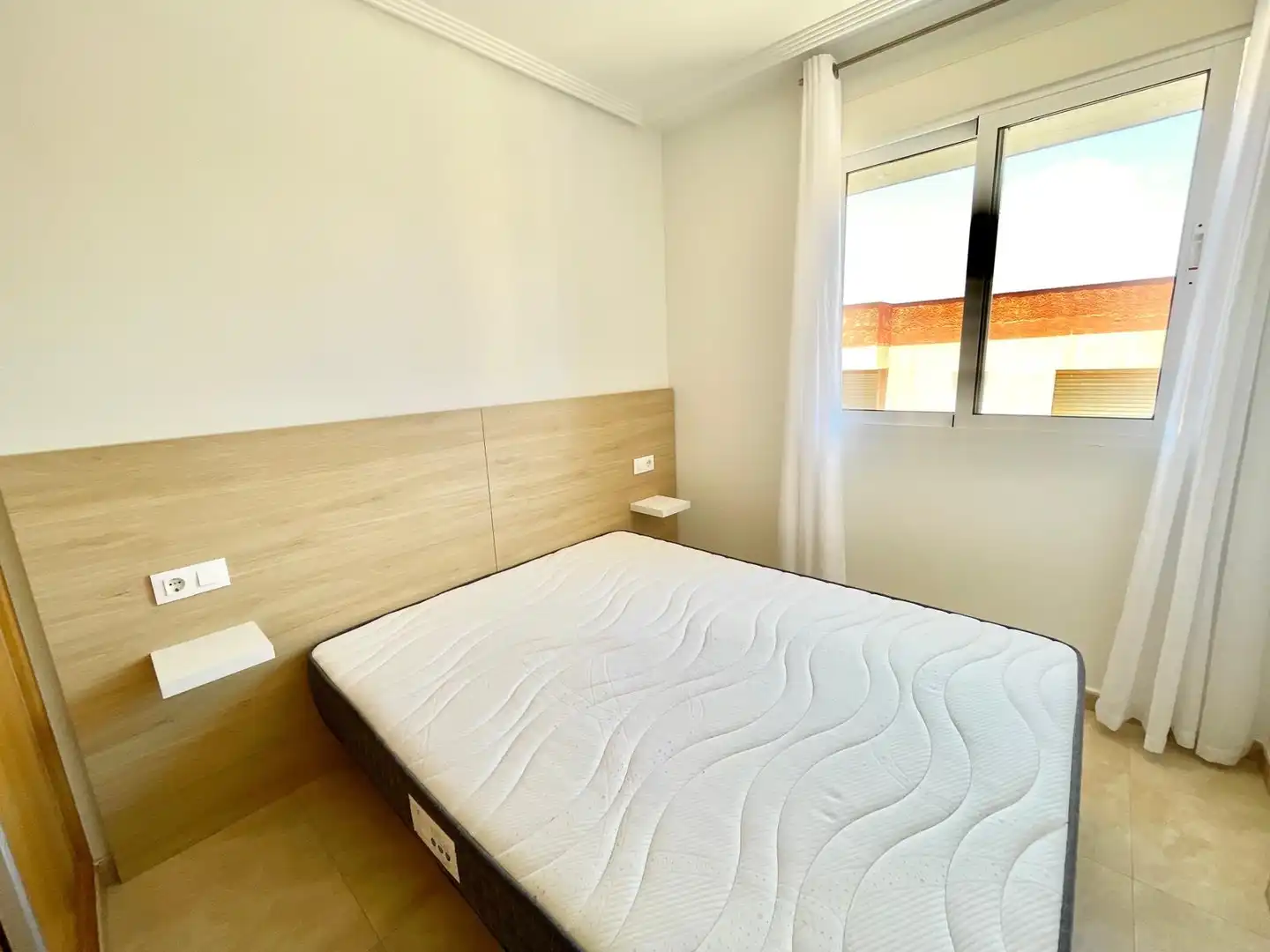 Dormitori de Apartament de lloguer en Los Alcázares amb Aire condicionat, Traster i Moblat