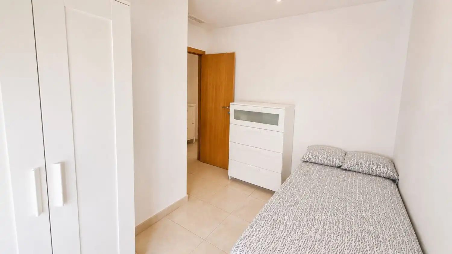 Habitación de Ático de alquiler en Oeste