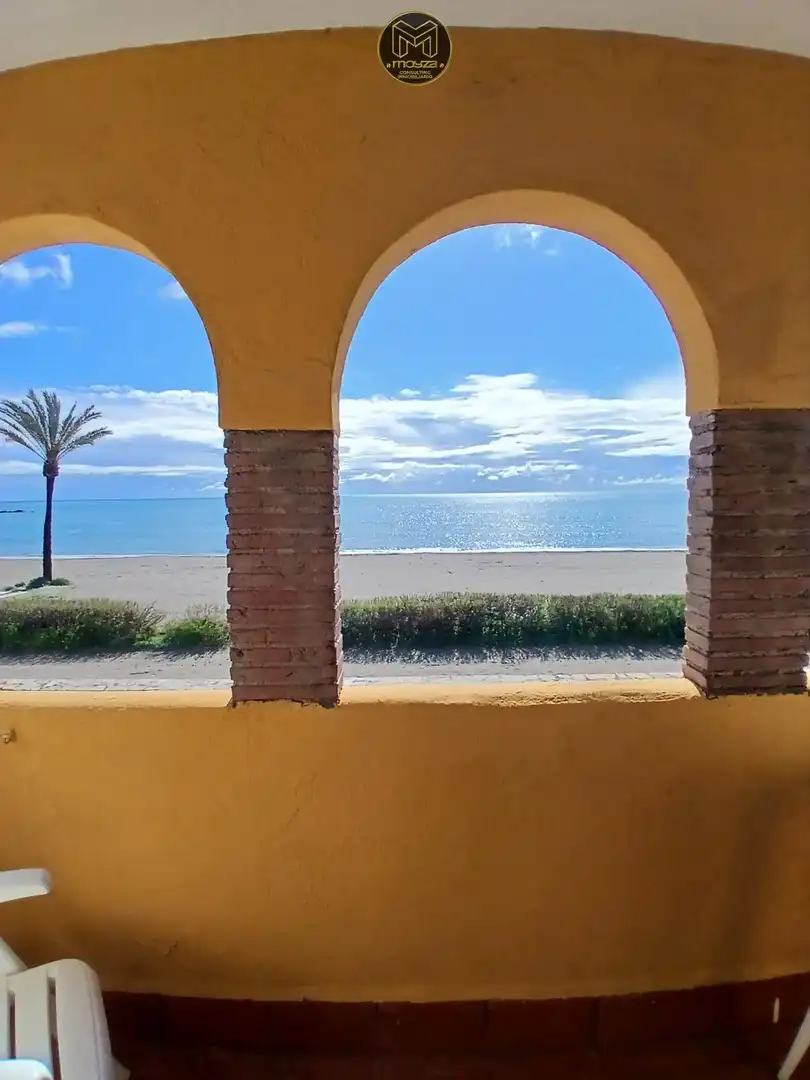 Vista exterior de Casa adosada de alquiler en Casares