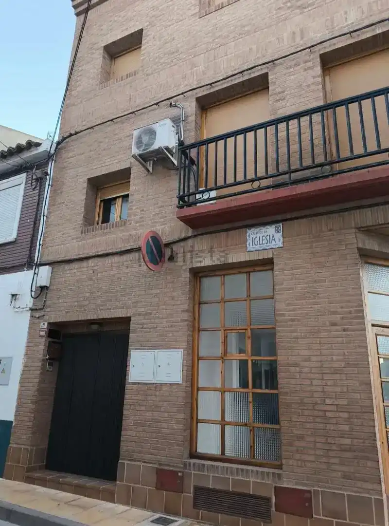Vista exterior de Casa adosada de alquiler en Fuentes de Ebro, Zaragoza