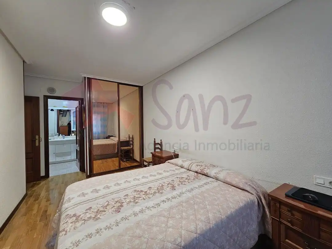 Schlafzimmer von Wohnungen zum Verkauf in  Logroño mit Heizung und Abstellraum