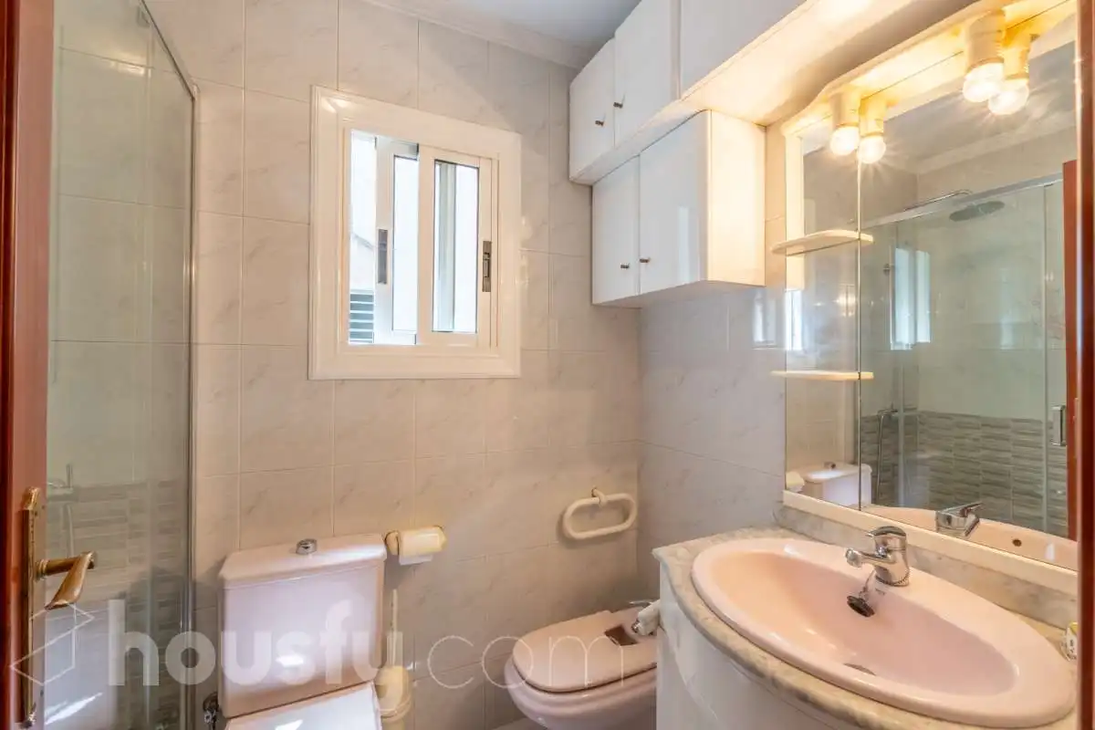 Badezimmer von Wohnung zum Verkauf in Vilanova i la Geltrú mit Heizung und Terrasse