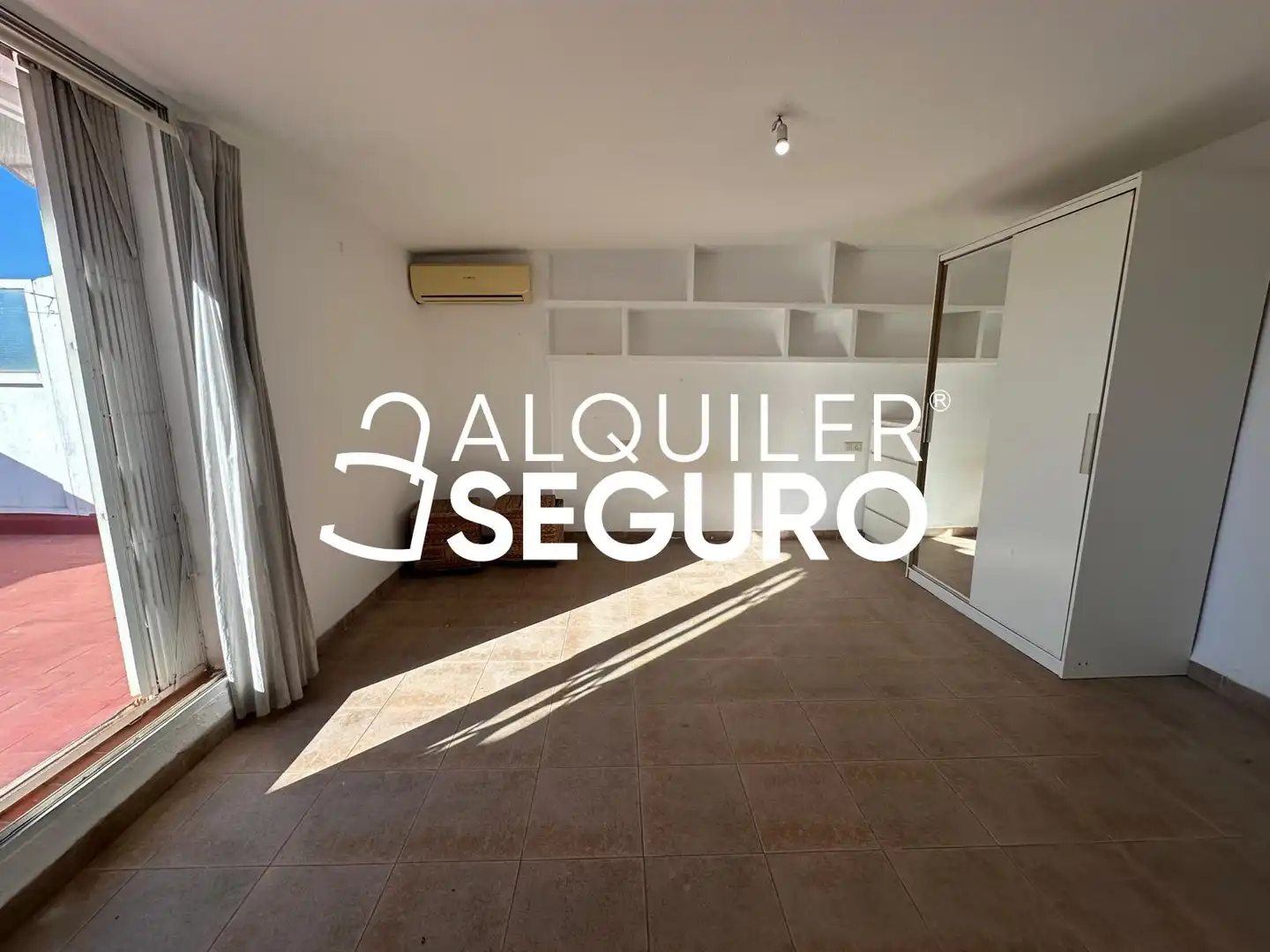Attic for rent in Mislata  with Air Conditioner and Terrace