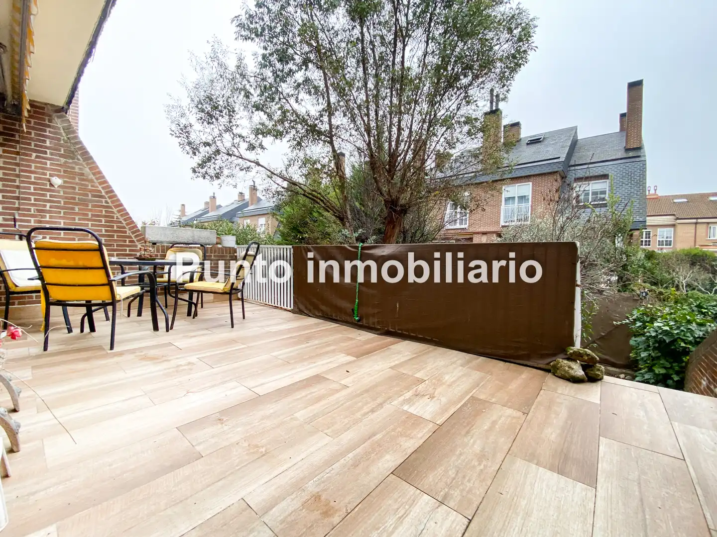 Vista exterior de Casa adosada en venda en Valladolid amb Calefacció, Jardí privat i Parquet