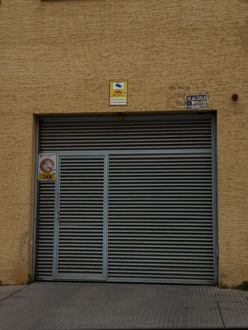 Garaje en venta en  Huelva Capital con Alarma