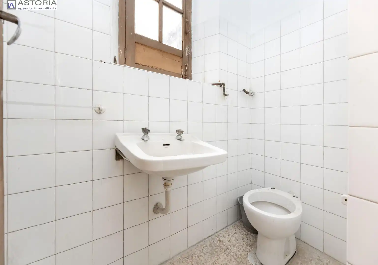 Baño de Ático en venta en Granada con Balcón