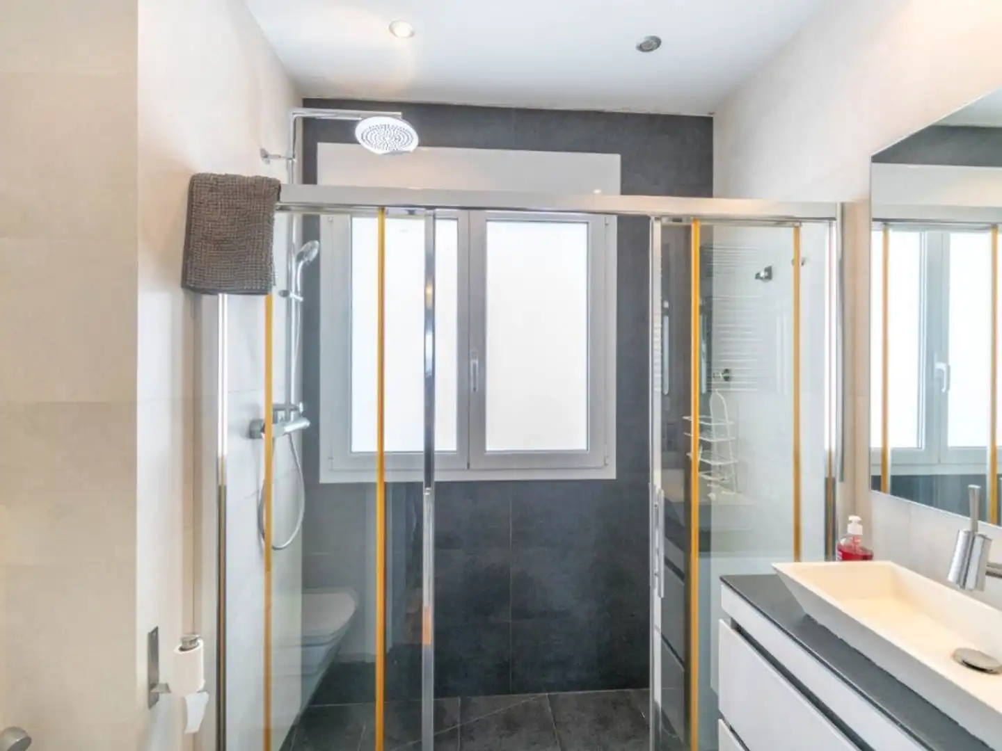 Baño de Piso en venta en  Pamplona / Iruña con Calefacción