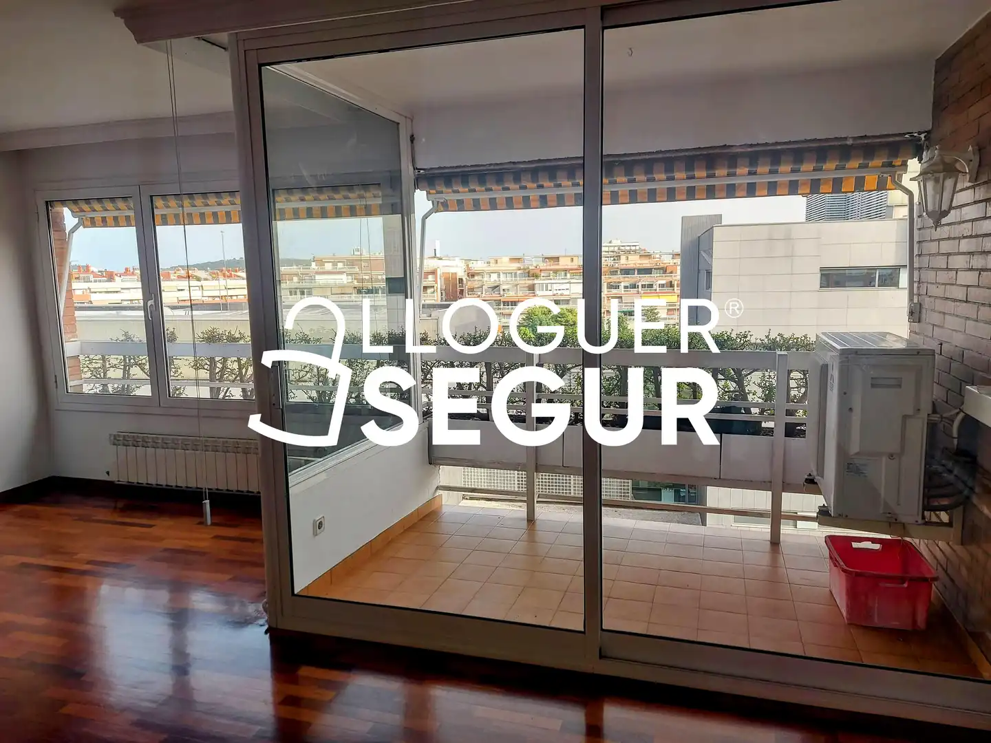 Flat for rent in de Sabino Arana , La Maternitat i Sant Ramon