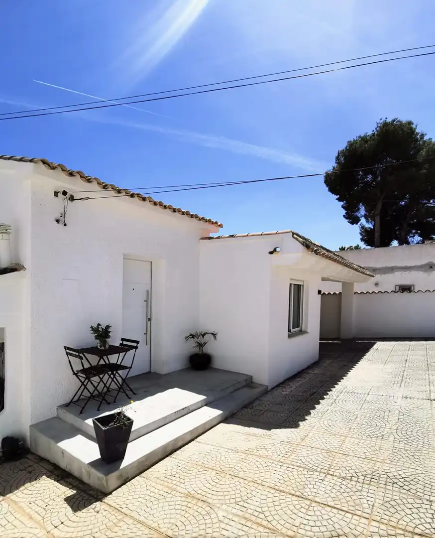 Vista exterior de Casa o chalet en venta en La Nucia con Jacuzzi
