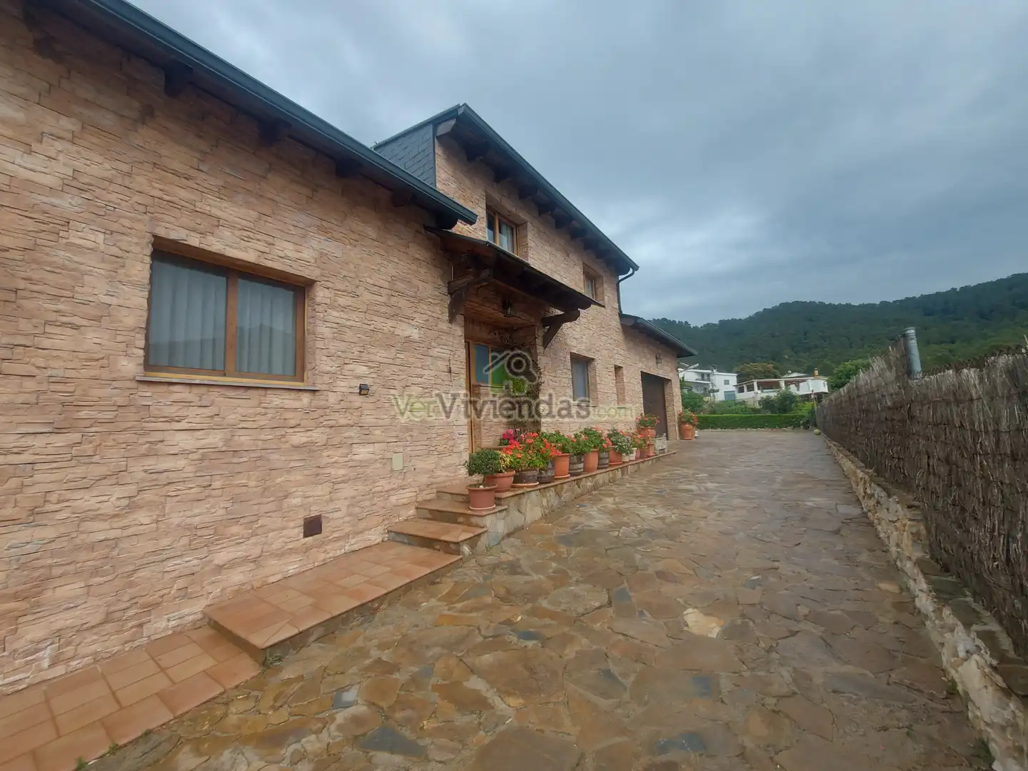 Vista exterior de Casa o xalet en venda en Vallirana amb Aire condicionat, Calefacció i Jardí privat