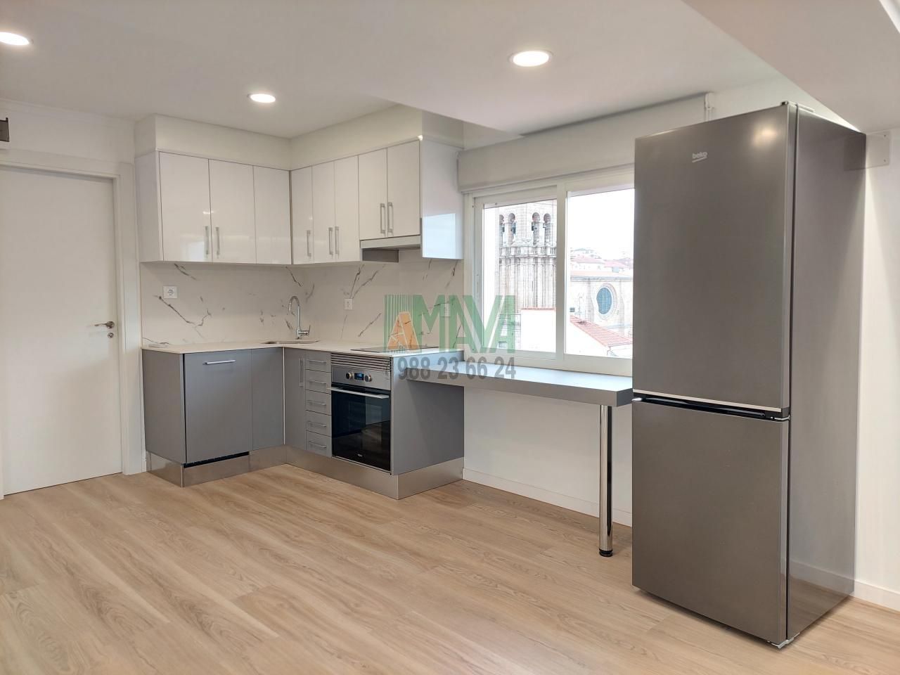 Cuina de Apartament de lloguer en Ourense Capital  amb Calefacció i Moblat