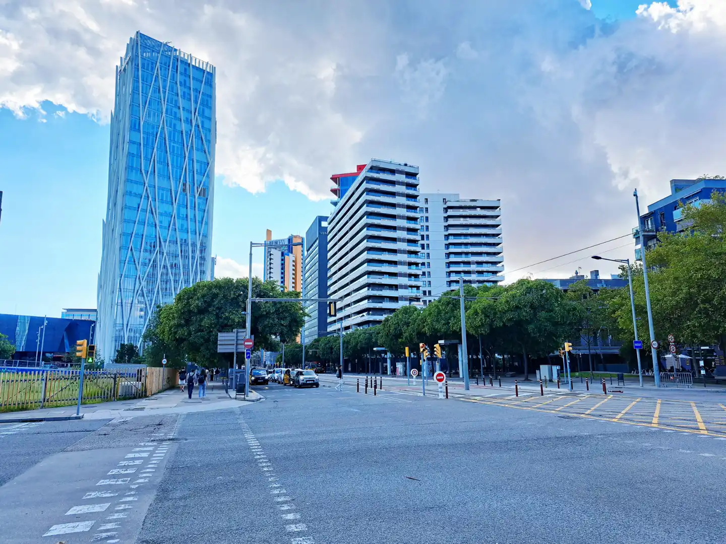 Vista exterior de Pis en venda en Barcelona amb Aire condicionat, Calefacció i Jardí privat