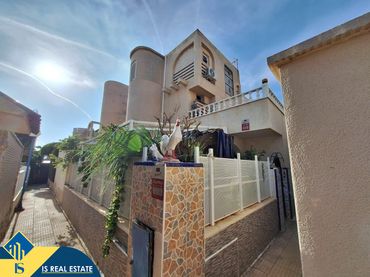 Villa con piscina in vendita a Zona Carrefour - Urbanizaciones