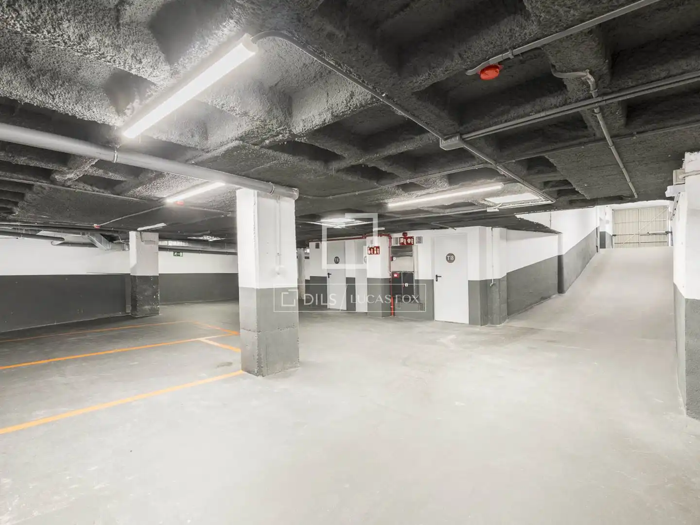 Parking of Flat for sale in Barcelona  with Air Conditioner, Terrace and Swimming Pool
