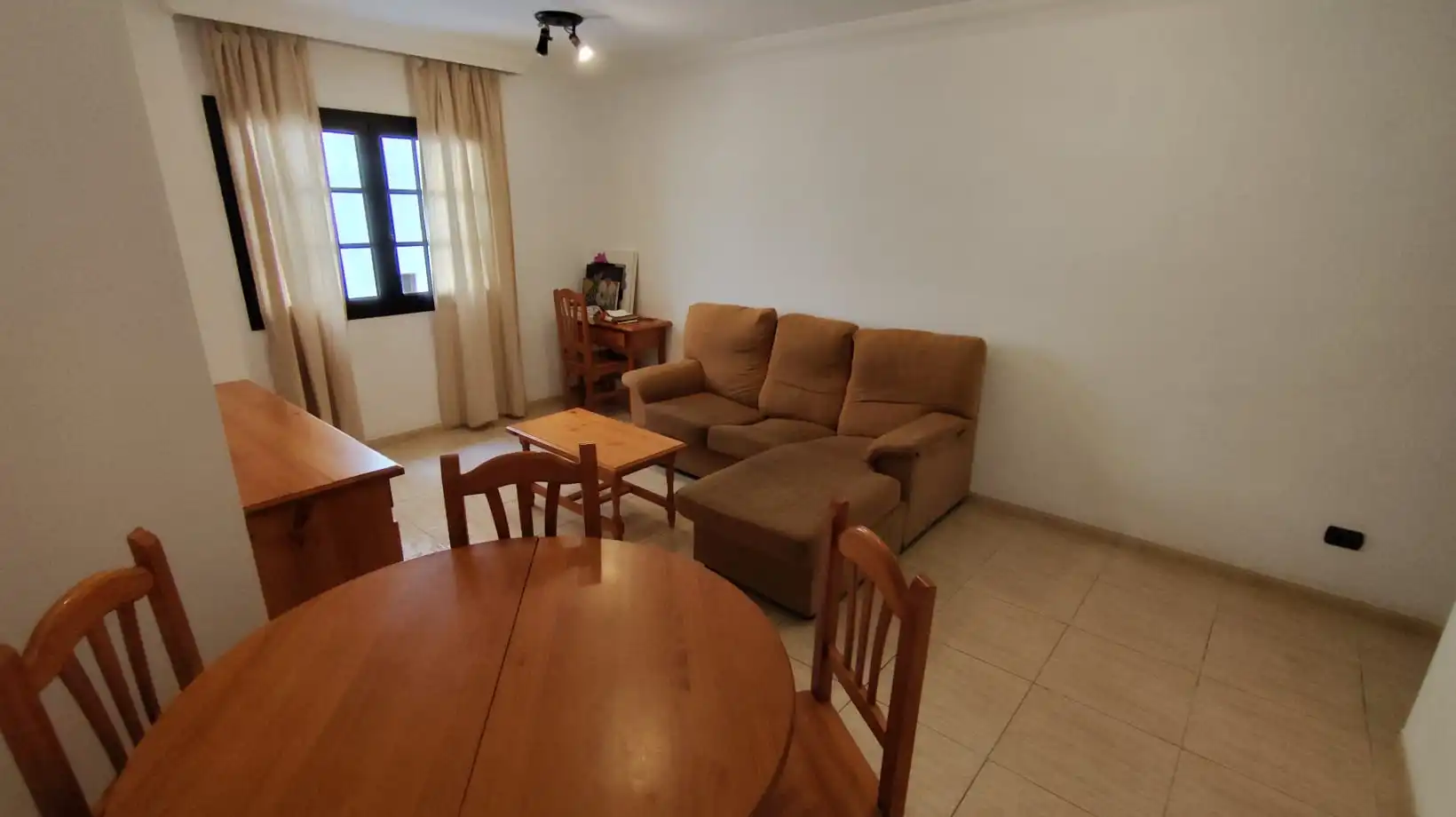Sala d'estar de Pis de lloguer en San Cristóbal de la Laguna amb Moblat, Forn i Rentadora