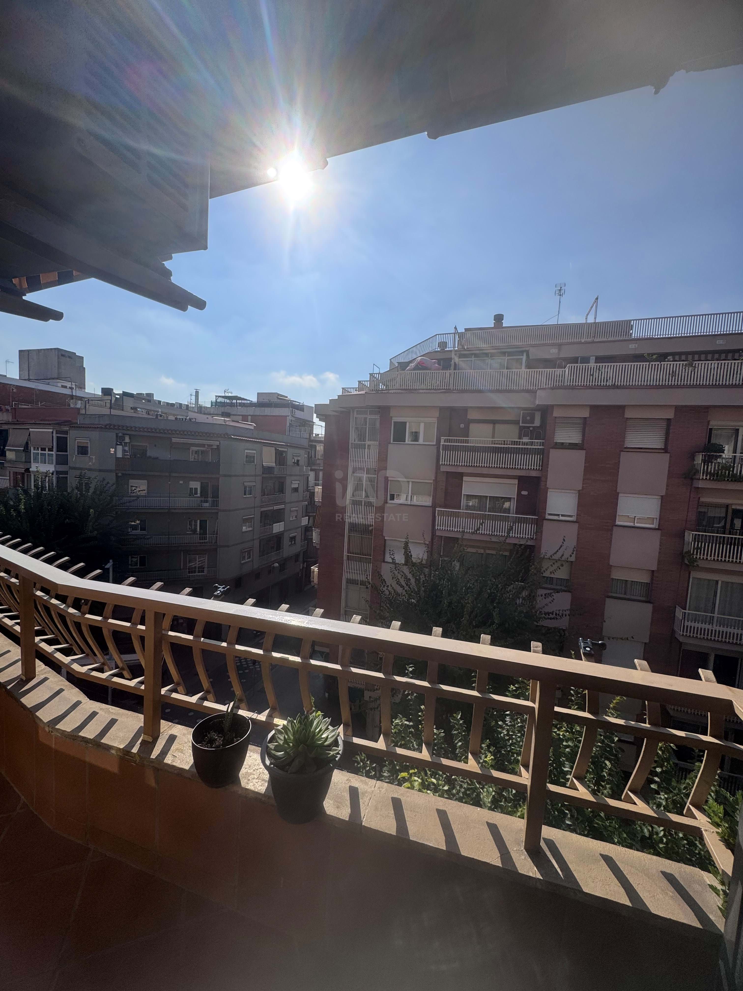 Exterior view of Flat for sale in Santa Coloma de Gramenet  with Air Conditioner, Heating and Terrace