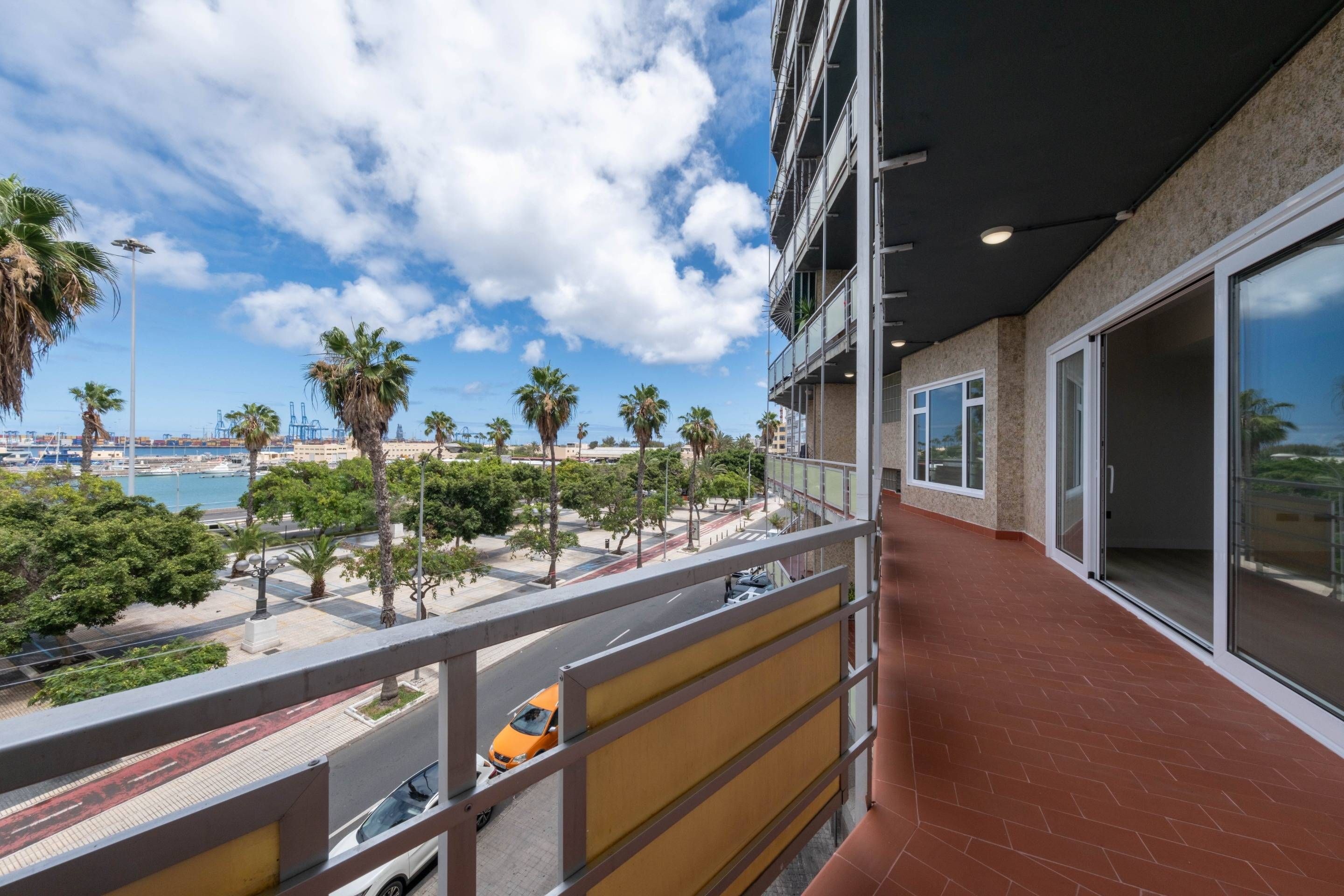 Exterior view of Flat for sale in Las Palmas de Gran Canaria  with Air Conditioner, Terrace and Storage room