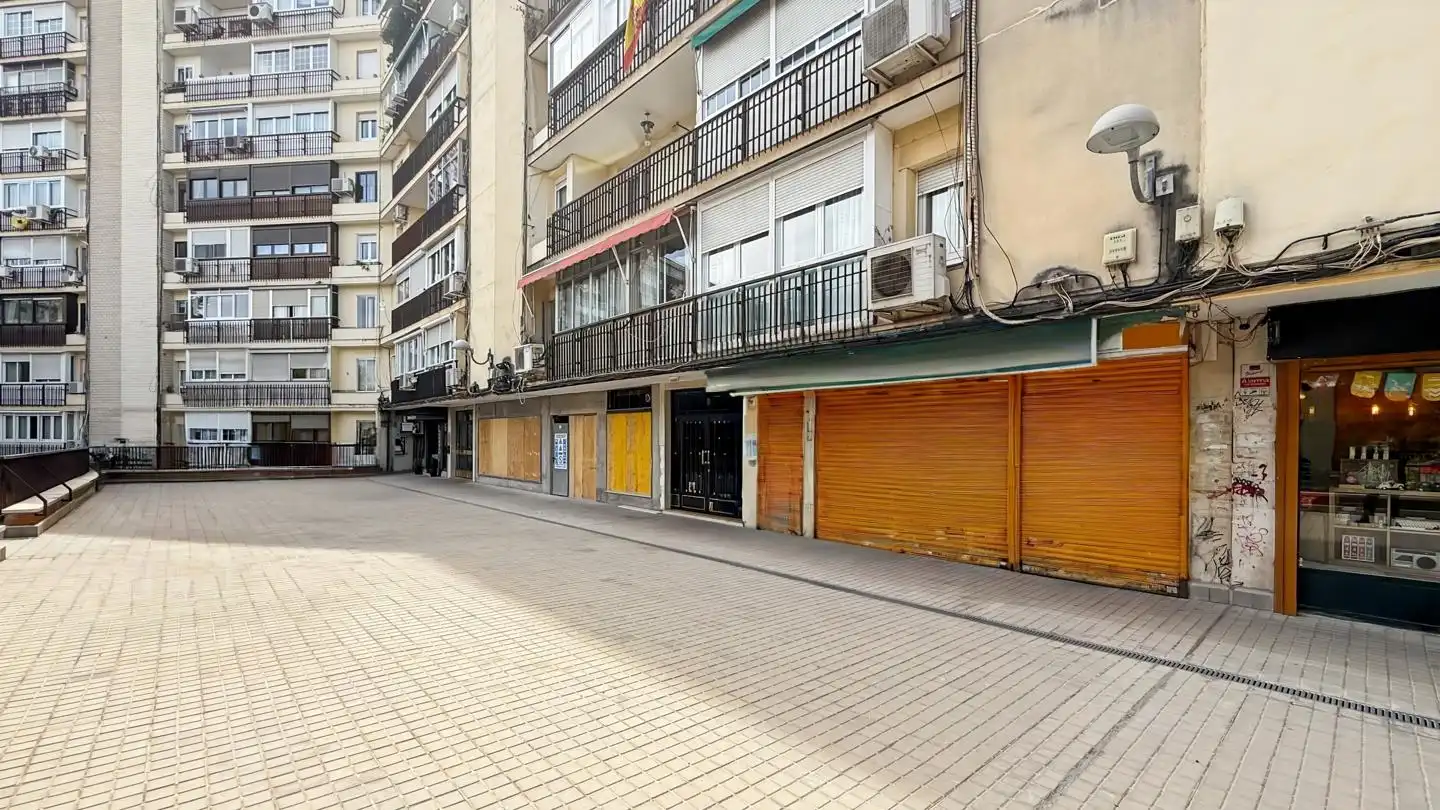 Außenansicht von Geschaftsraum zum Verkauf in Madrid