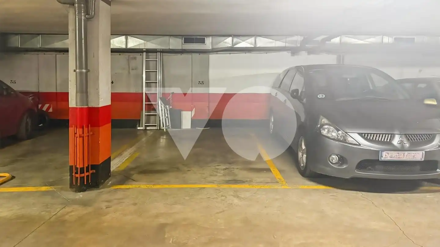 Parking de Piso en venta en Madrid con Aire acondicionado, Calefacción y Jardín privado
