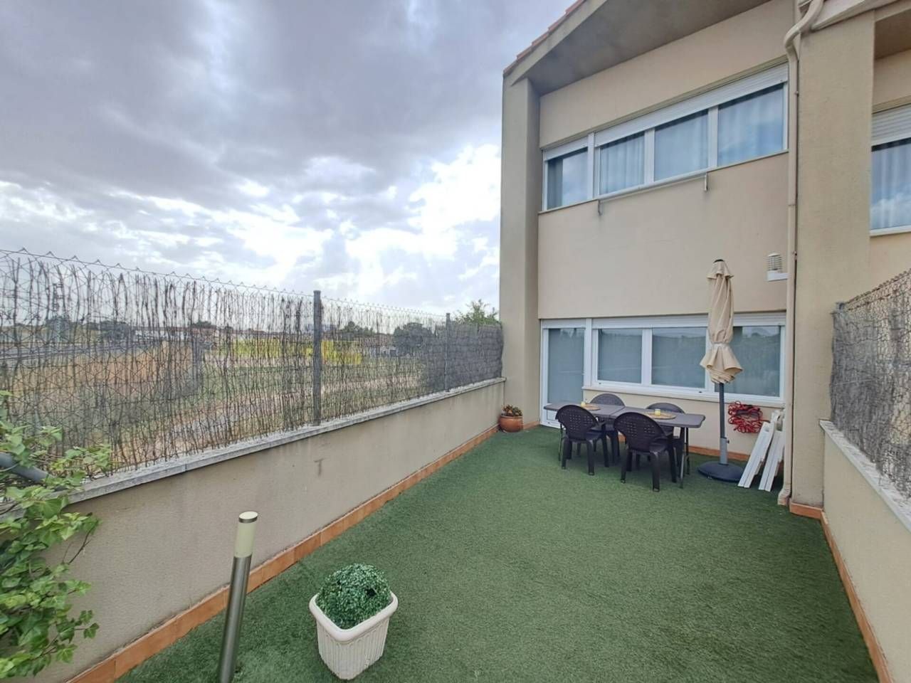 Terrassa de Casa adosada en venda en Burgos Capital amb Calefacció, Jardí privat i Parquet