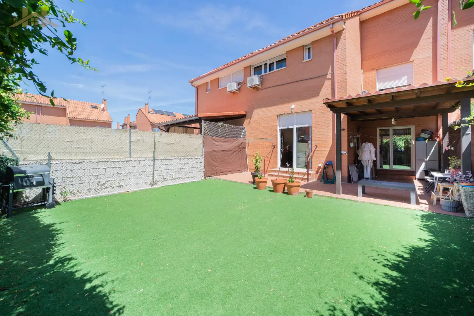 Garten von Einfamilien-Reihenhaus zum Verkauf in Boadilla del Monte mit Heizung, Privatgarten und Mikrowelle
