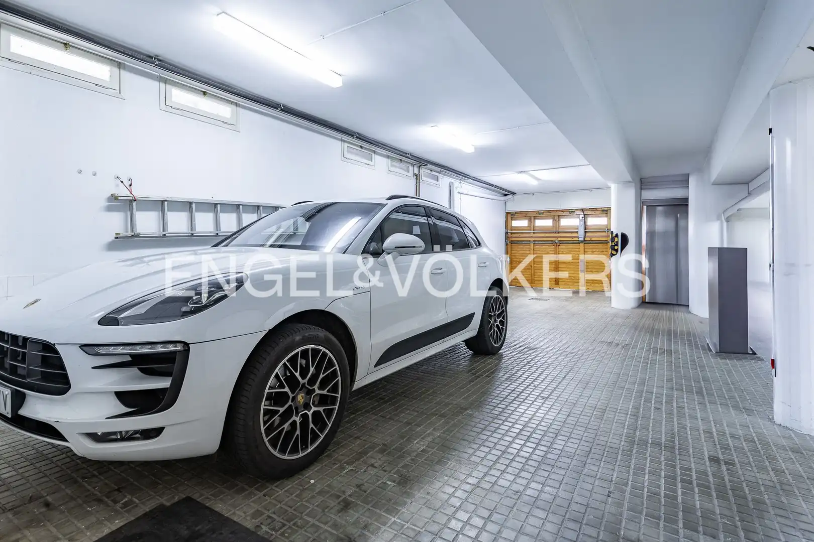 Parking de Casa o chalet en venta en Canovelles con Aire acondicionado, Calefacción y Jardín privado