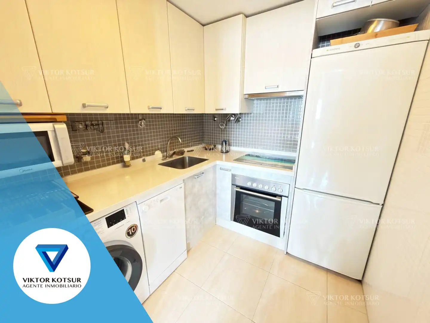 Kitchen of Flat for sale in Roquetas de Mar  with Air Conditioner, Terrace and Furnished