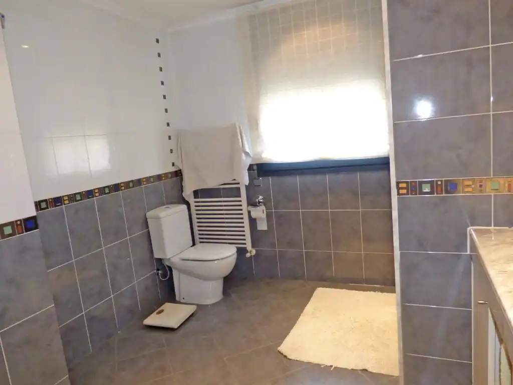 Bany de Casa o xalet en venda en Vilafant amb Aire condicionat, Jardí privat i Terrassa
