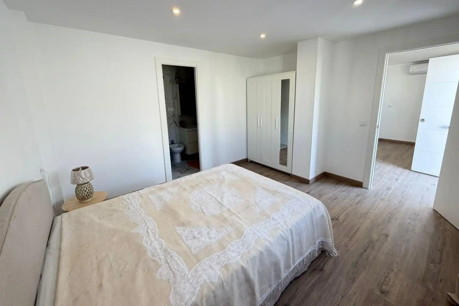 Dormitori de Casa adosada en venda en Torrevieja amb Aire condicionat, Calefacció i Jardí privat