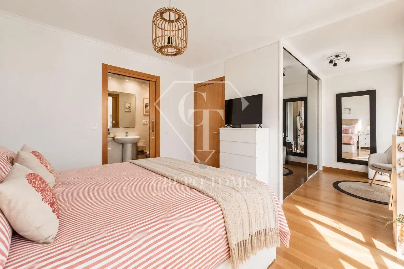Habitación de Casa adosada en venta en Orio con Calefacción, Terraza y Trastero