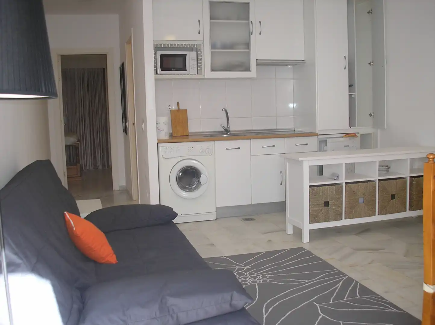 Sala d'estar de Apartament en venda en Manilva amb Aire condicionat, Terrassa i Moblat