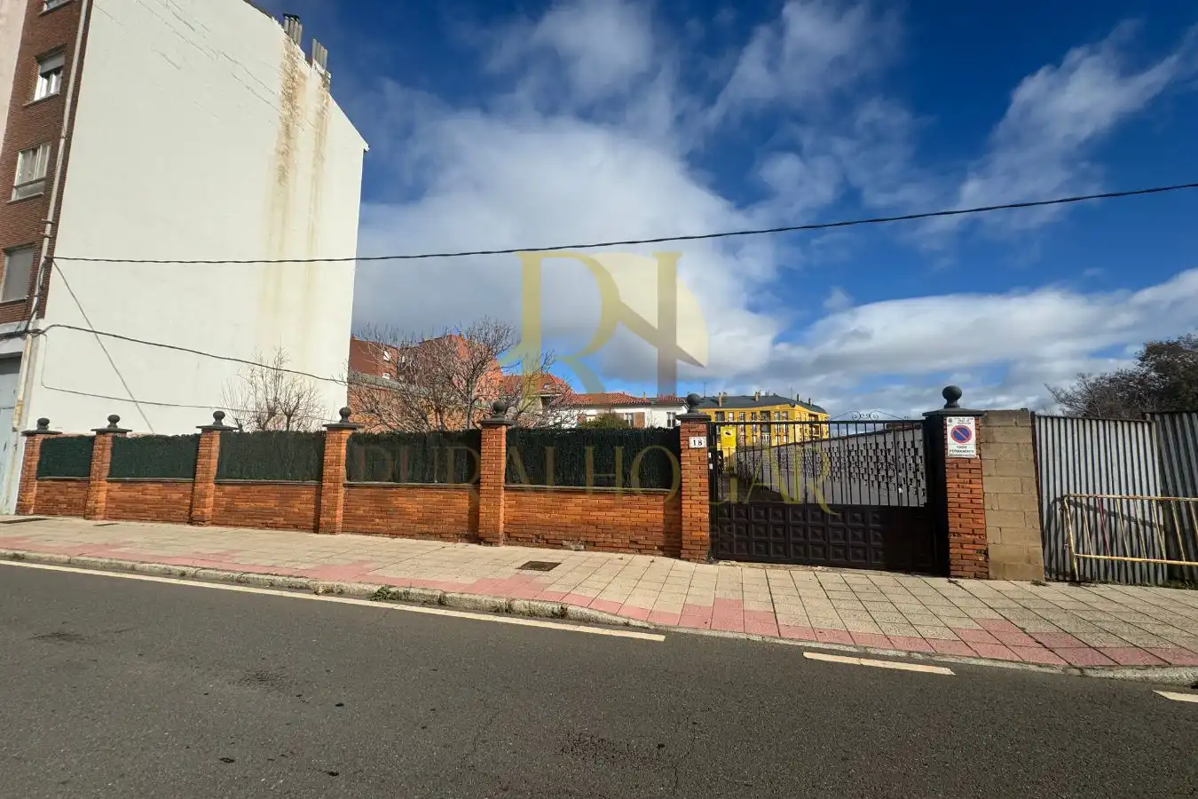Exterior view of Houses for sale in León Capital   with Heating, Private garden and Parquet flooring