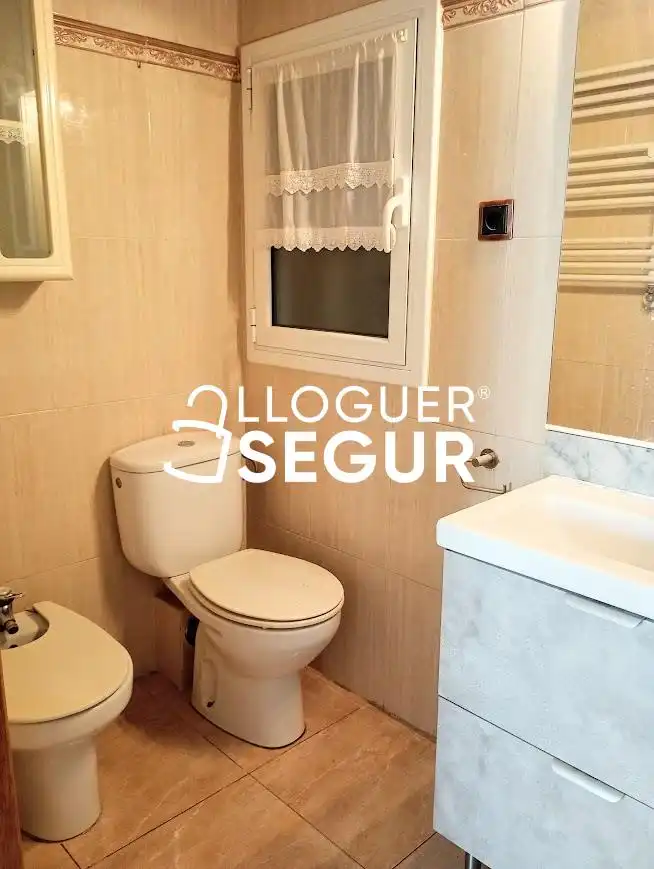 Baño de Piso de alquiler en Cornellà de Llobregat con Calefacción