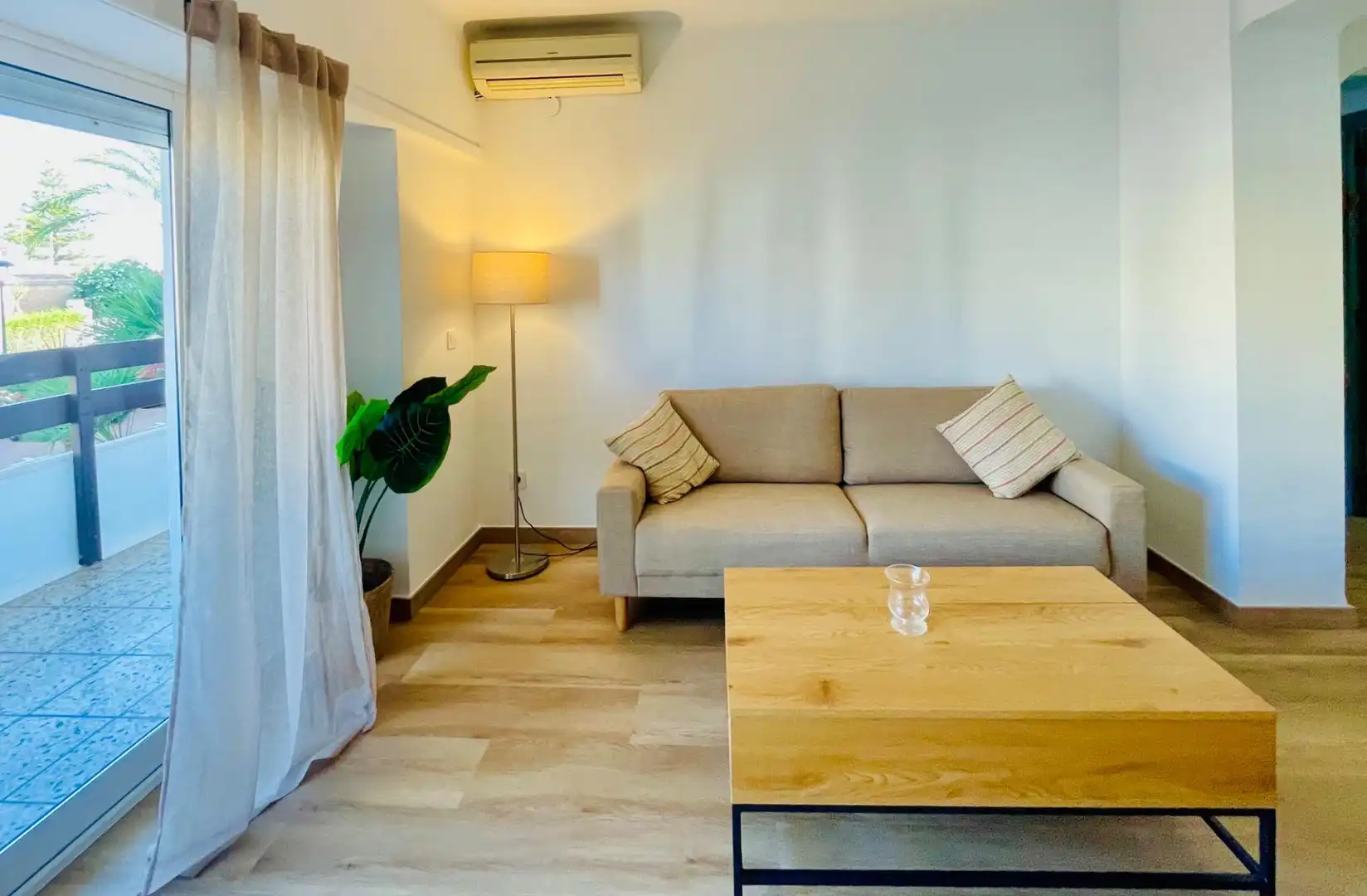 Wohnzimmer von Wohnungen zum Verkauf in Dénia mit Klimaanlage, Heizung und Privatgarten