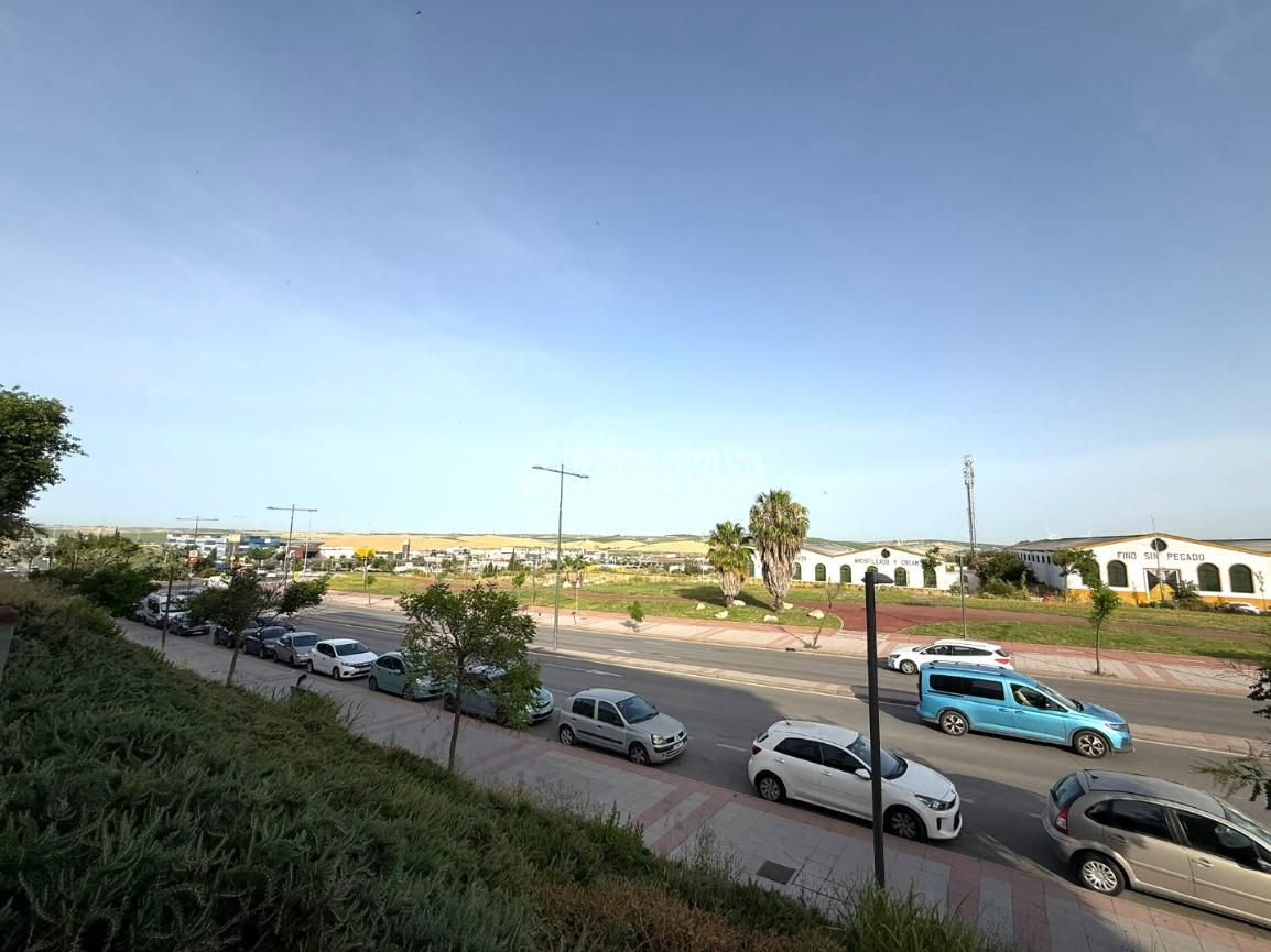 Vista exterior de Pis en venda en Jerez de la Frontera