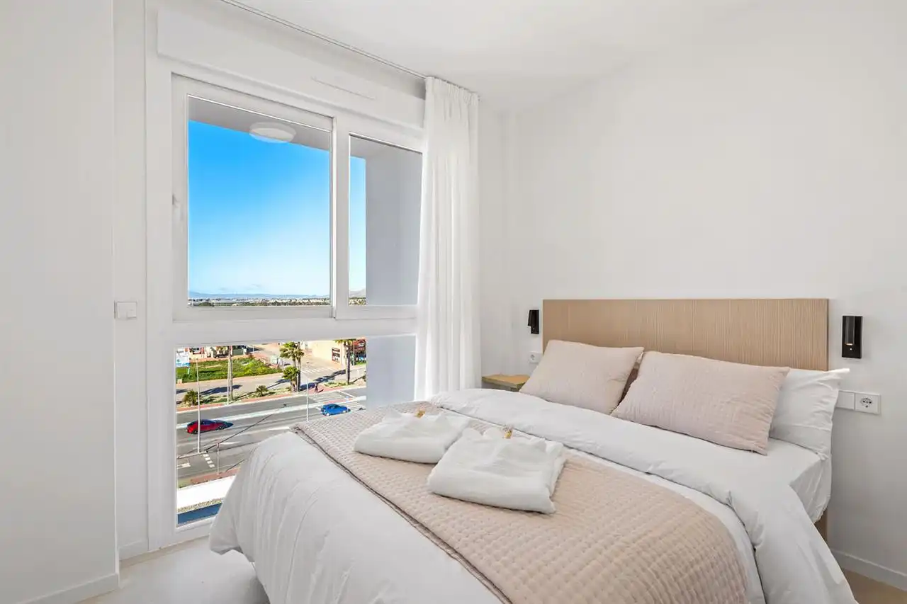 Dormitori de Apartament en venda en Los Alcázares amb Piscina i Moblat