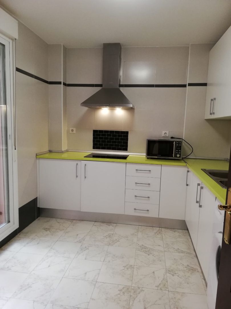 Kitchen of Flat to rent in Gójar  with Furnished, Washing machine and Microwave