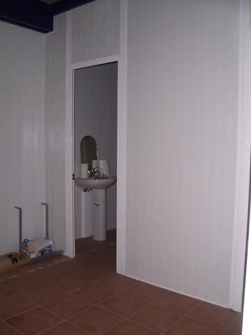 Baño de Nave industrial en venta en La Palma del Condado con Alarma