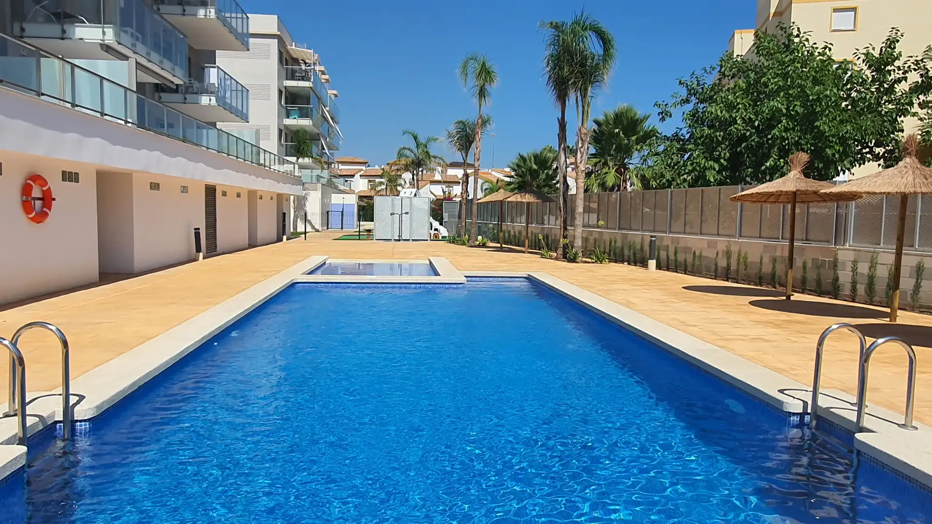 Piscina de Apartamento de alquiler en Oliva con Aire acondicionado, Calefacción y Terraza
