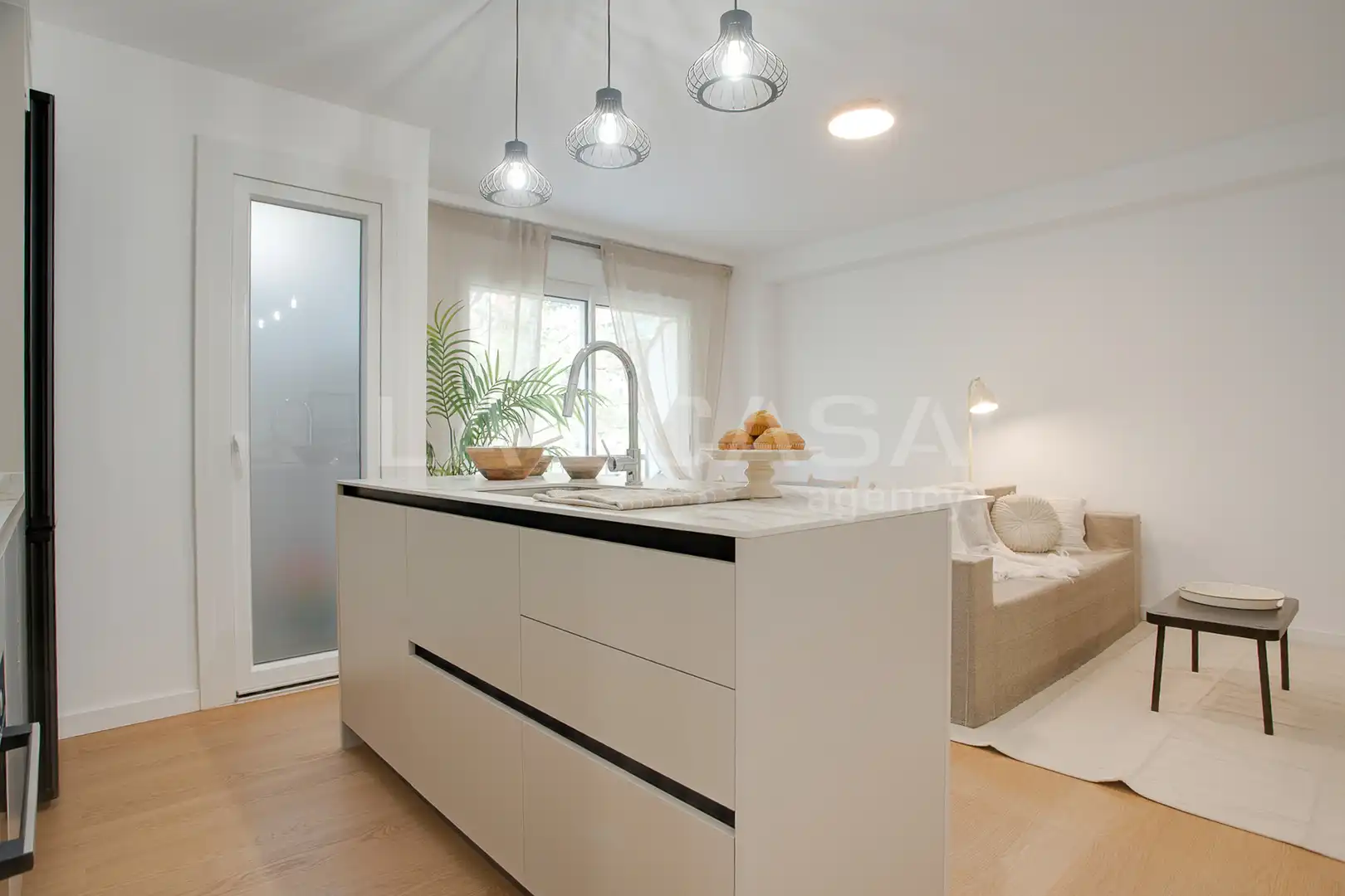 Küche von Wohnung zum Verkauf in Barcelona mit Heizung und Balkon