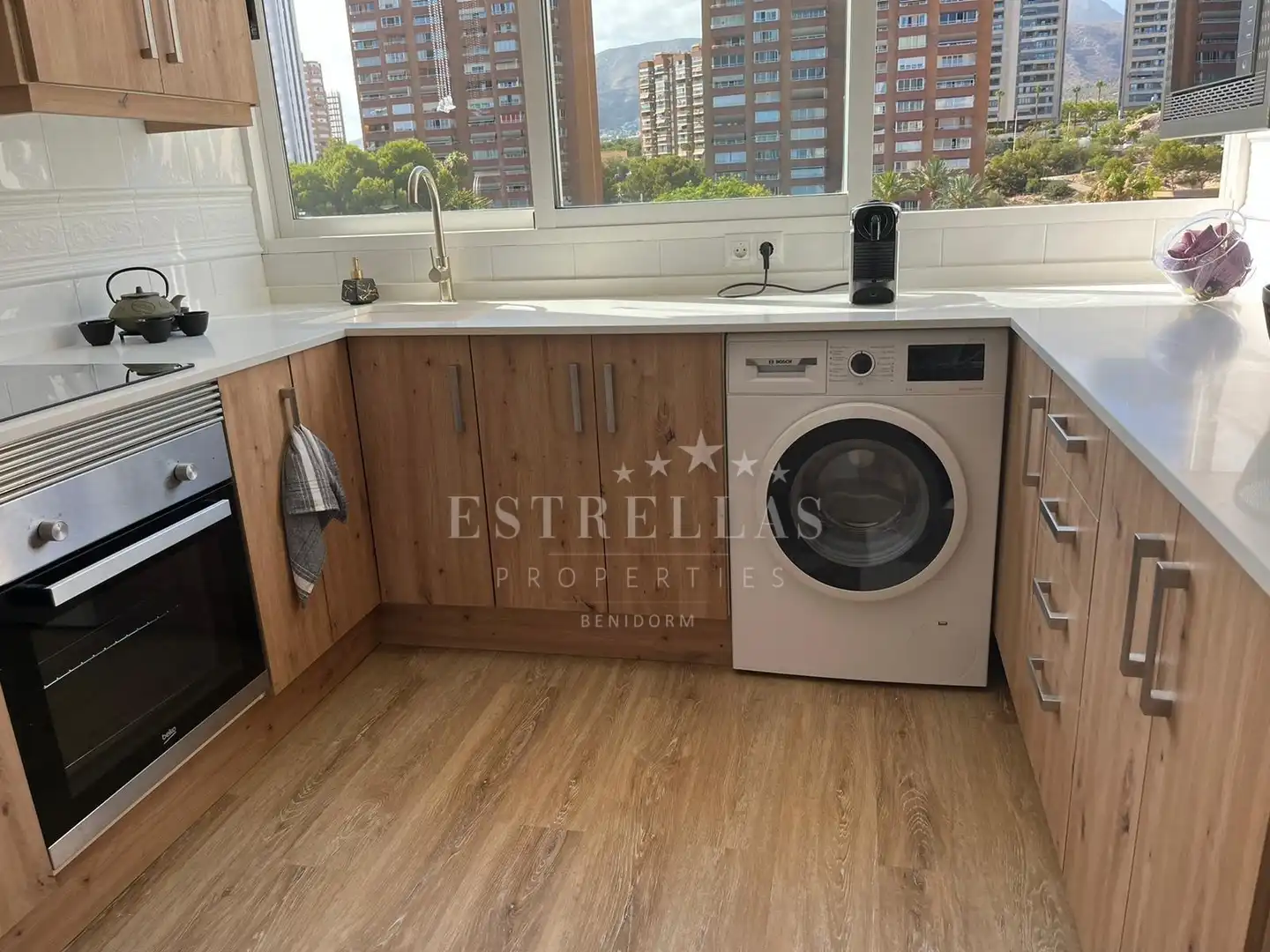 Cocina de Apartamento de alquiler en Benidorm con Calefacción, Jardín privado y Terraza