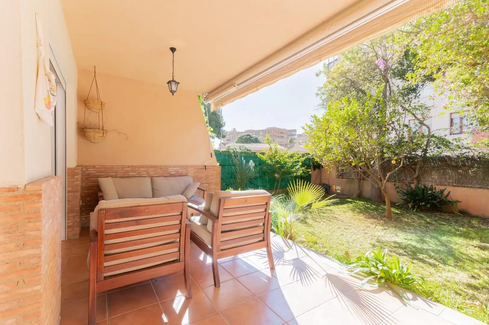 Terrasse von Einfamilien-Reihenhaus zum Verkauf in Benicasim / Benicàssim mit Heizung, Privatgarten und Terrasse