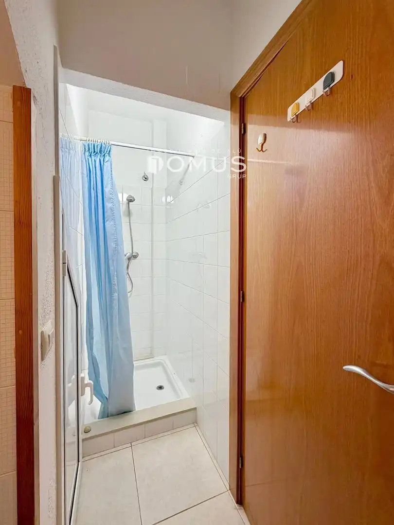 Bathroom of Flat for rent in L'Escala  with Air Conditioner, Heating and Furnished