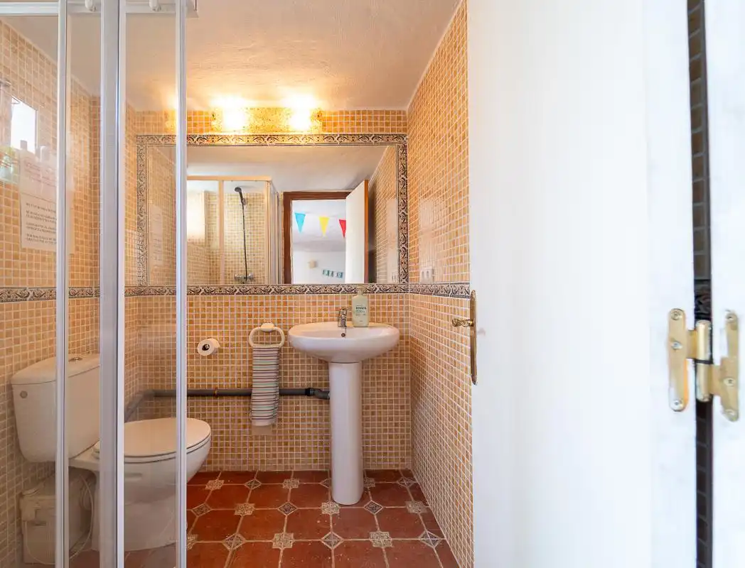 Bany de Casa adosada en venda en Vélez-Málaga amb Calefacció, Jardí privat i Terrassa