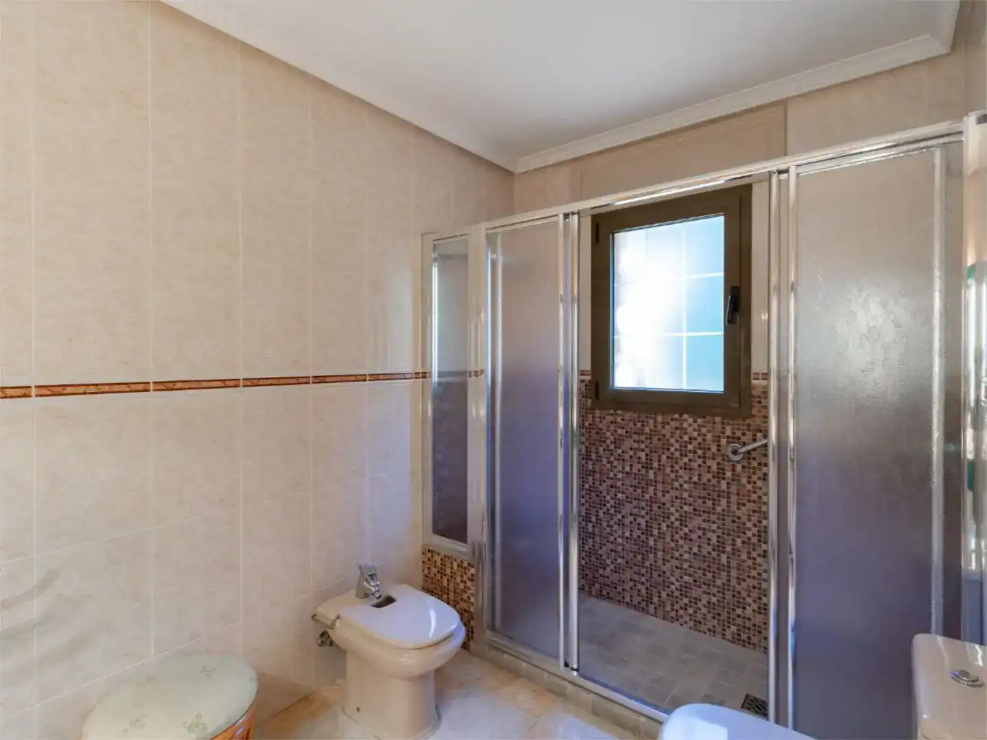 Baño de Casa o chalet en venta en Boadilla del Monte con Aire acondicionado, Piscina y Balcón