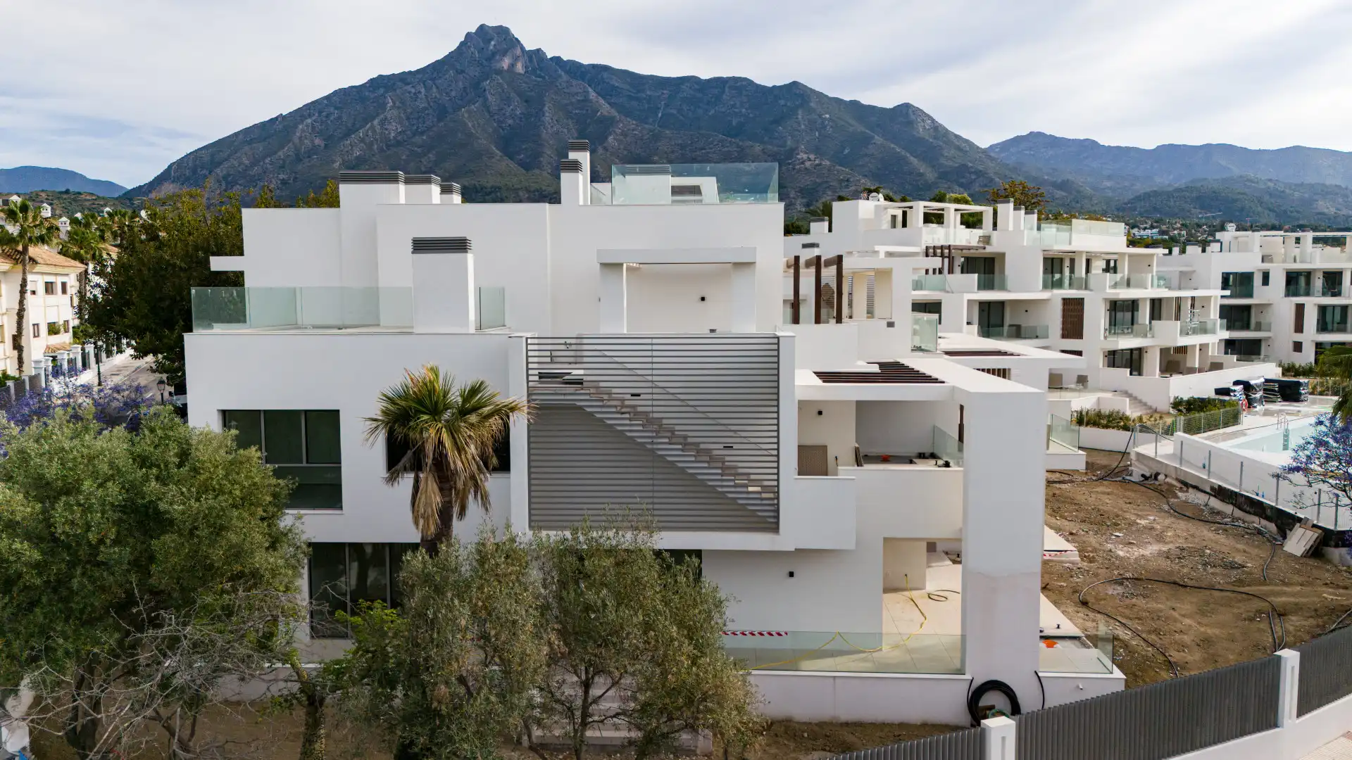 Vista exterior de Àtic en venda en Marbella amb Aire condicionat, Calefacció i Terrassa