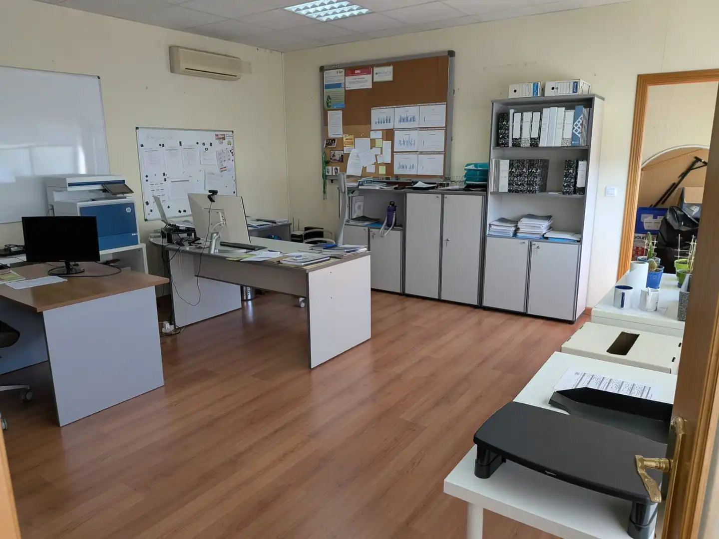 Fabrikhallen zur Miete in Salteras