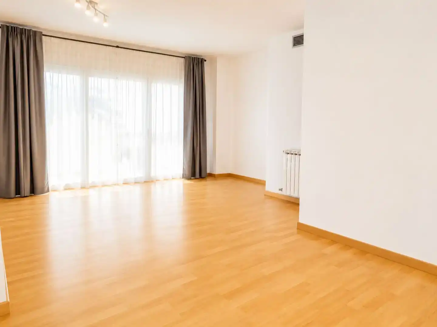 Sala d'estar de Pis en venda en Esplugues de Llobregat amb Aire condicionat