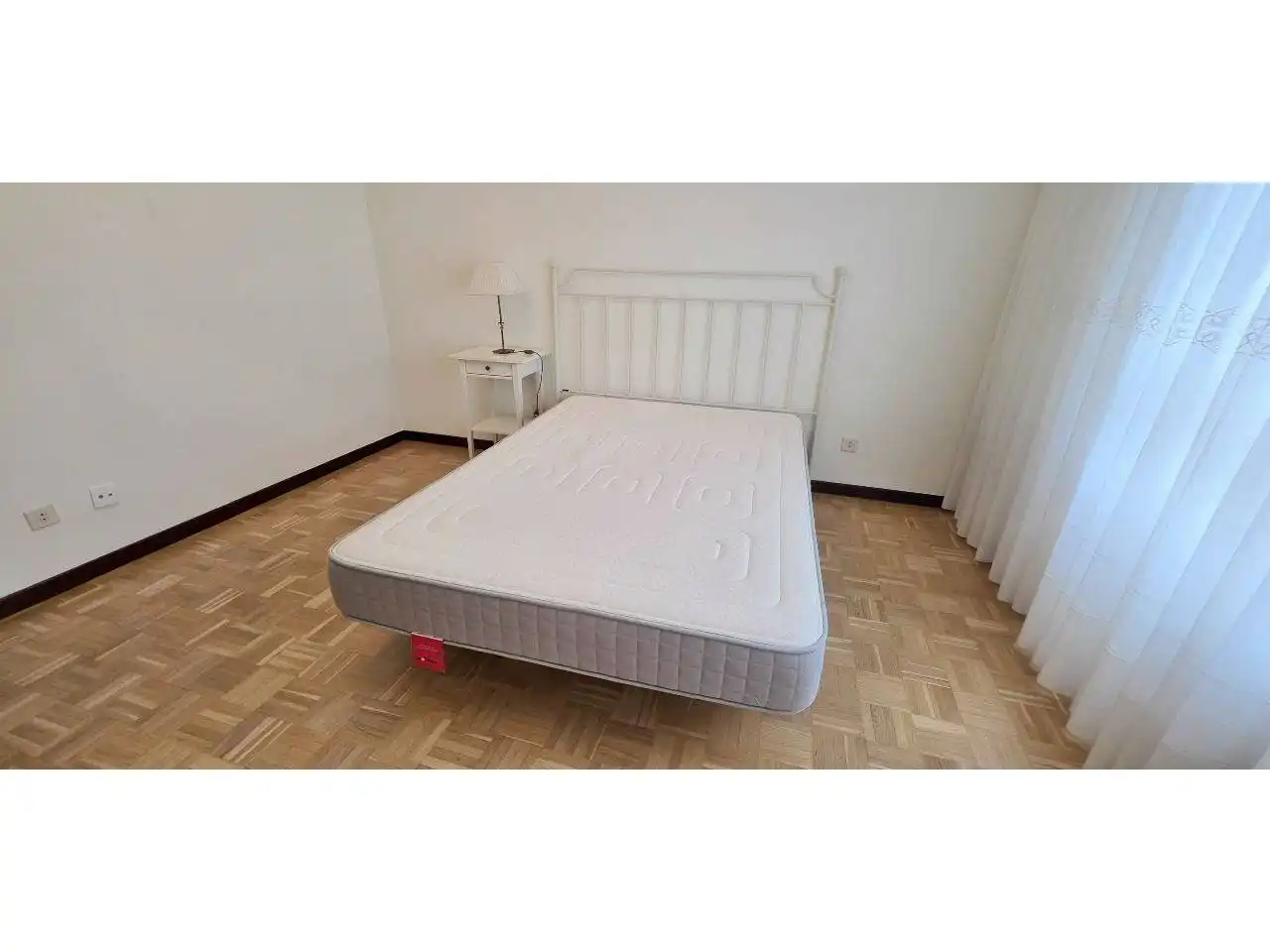 Dormitori de Pis de lloguer en  Logroño amb Calefacció, Parquet i Terrassa
