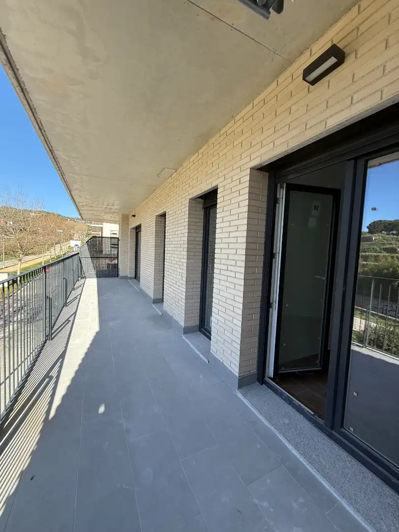 Exterior view of Flat for rent in Tiana  with Air Conditioner, Heating and Oven